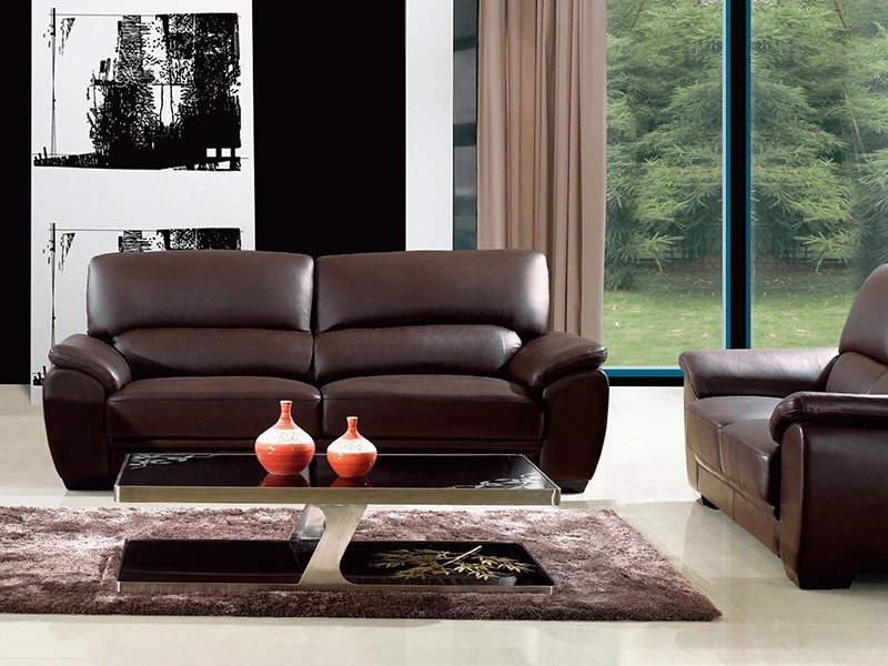 Sofa da màu nâu cho không gian mang hơi hướng cổ điển.