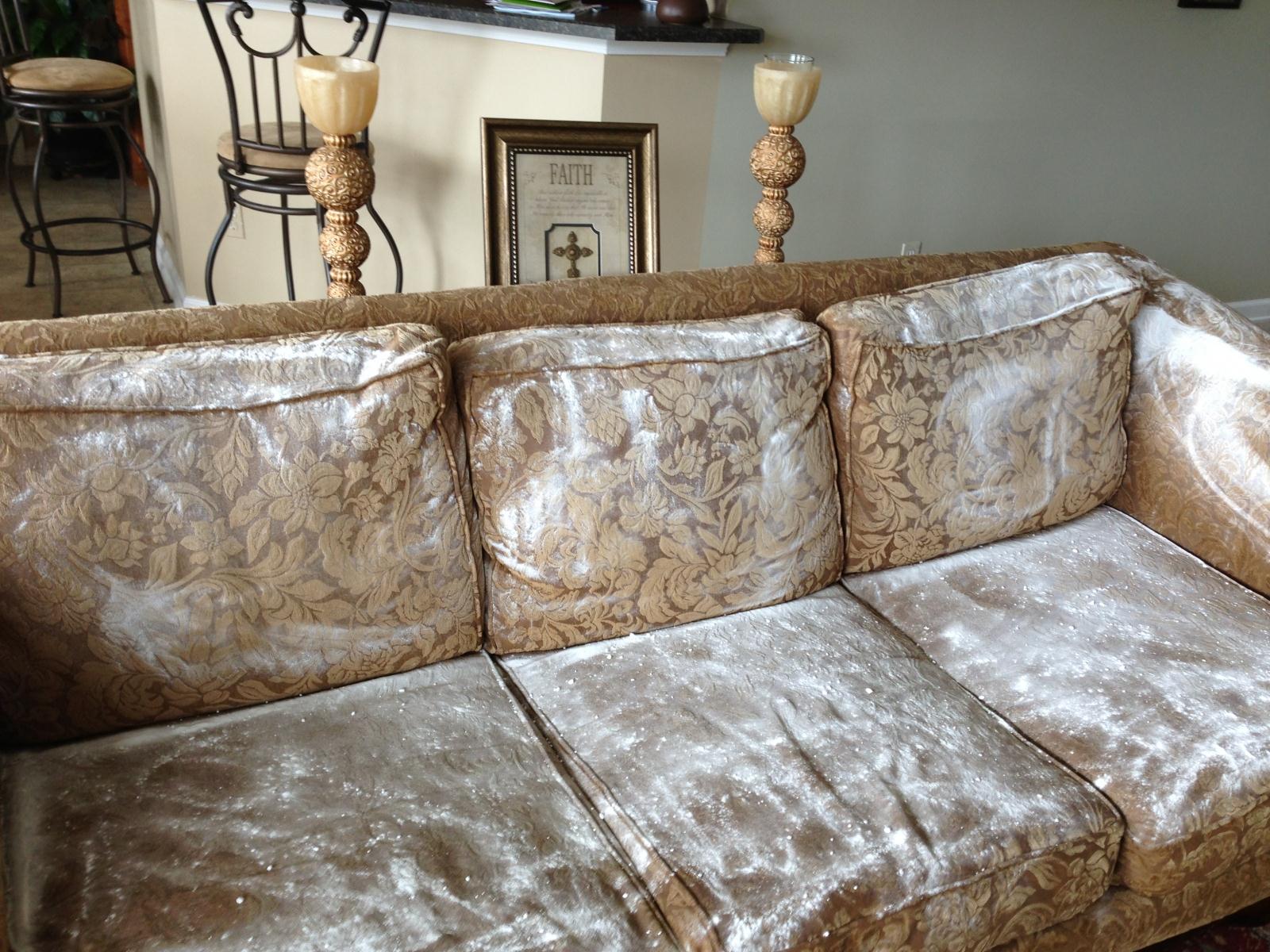 Bột giặt chuyên dụng - cách làm sạch ghế sofa nhung hiệu quả