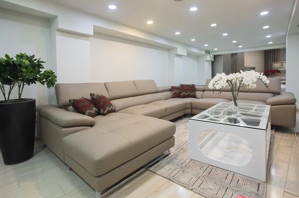 Sofa màu xám mang tới không gian hiện đại cho mỗi gia đình