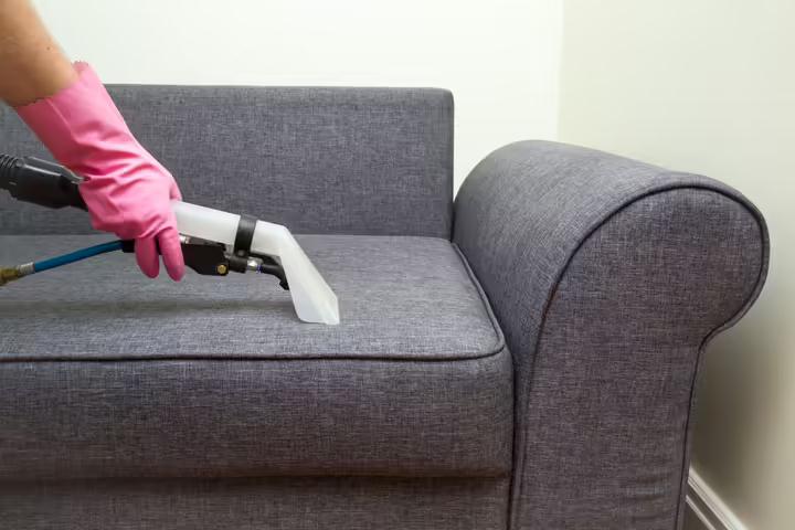 Nâng cao hiệu quả làm sạch ghế sofa bằng máy móc