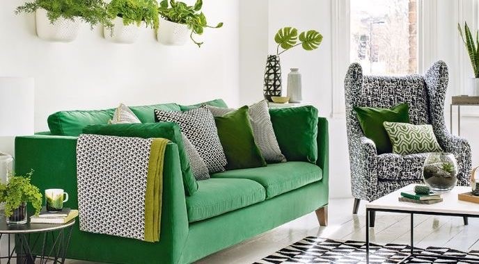 Ghế sofa xanh lá cây mang đến sự tươi mới cho căn phòng