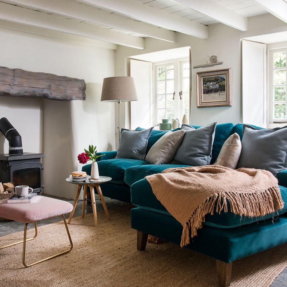 Sofa nỉ màu xanh cổ vịt phù hợp cho nhiều phong cách