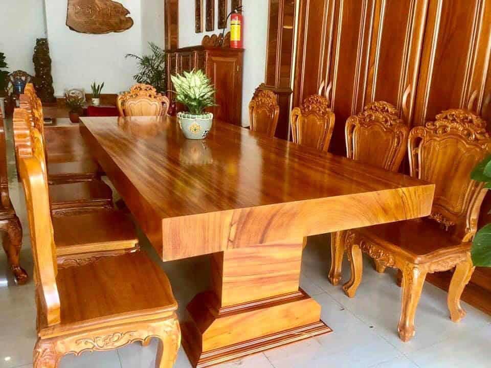 Tìm hiểu những đặc điểm nổi bật của bàn ghế ăn gỗ đỏ 