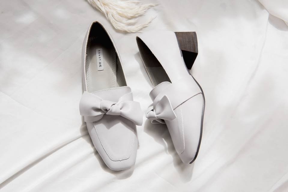 Giày da màu trắng là sự lựa chọn của nhiều đối tượng khách hàng