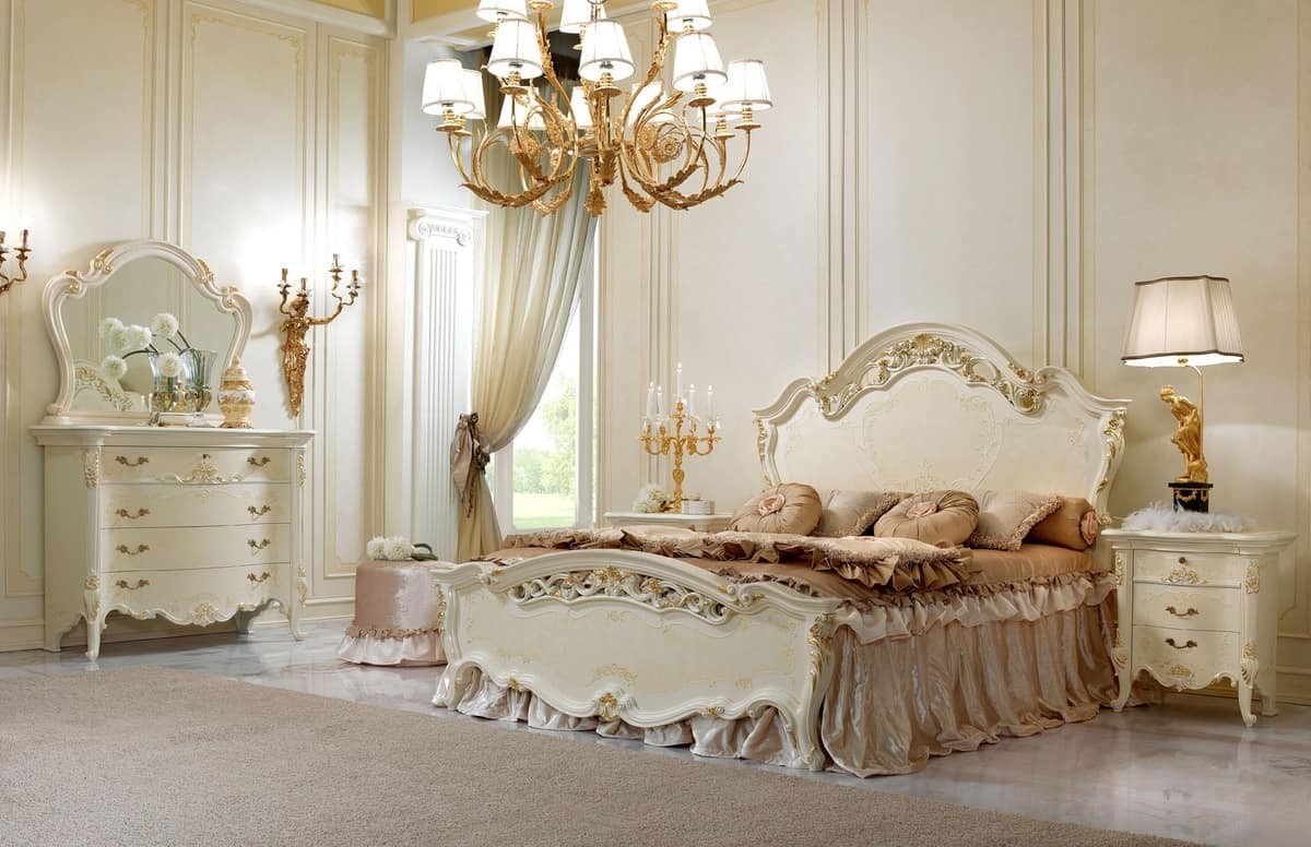 Mẫu giường trắng cổ điển đơn giản với các hoa văn kín đáo sang trọng