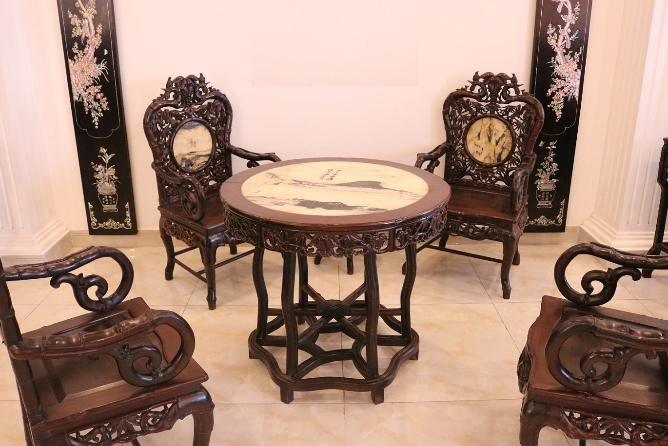 bàn ghế cổ điển mang phong cách Trung Hoa